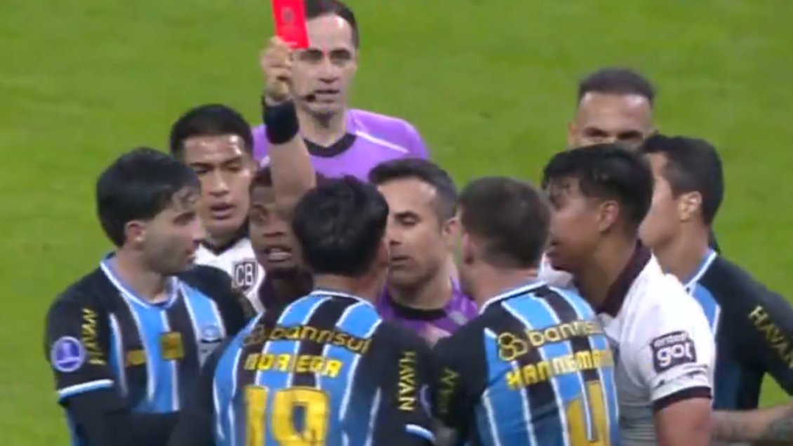 [VIDEO] Piero Maza sacó tarjetas rojas en descontrolado final del partido de Gremio y Bolívar