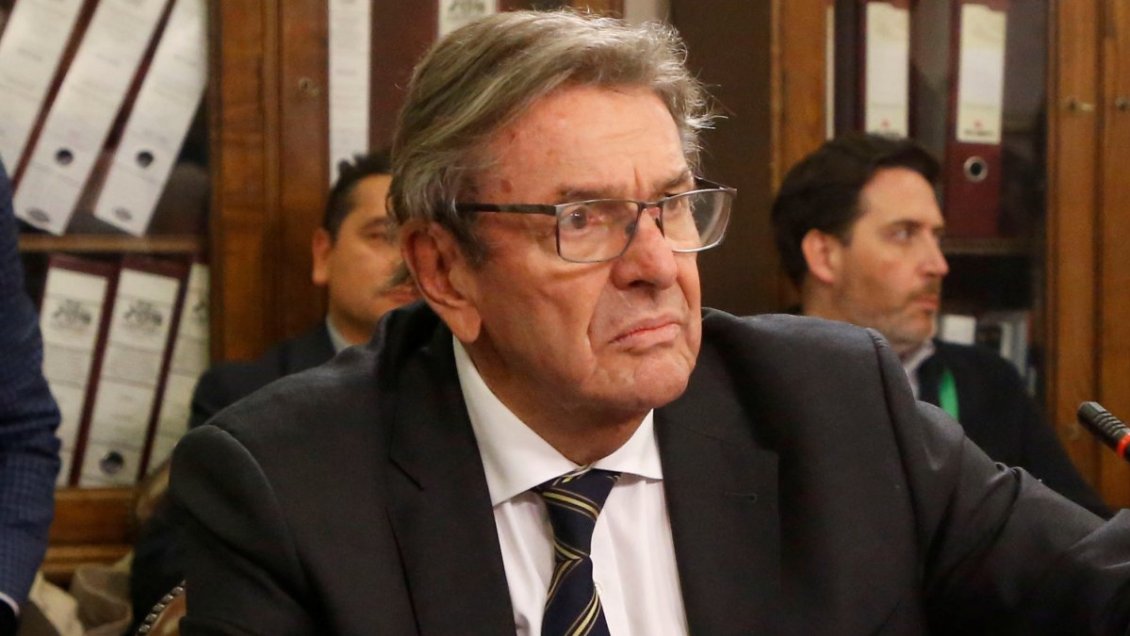 Exembajador Gazmuri pide un 