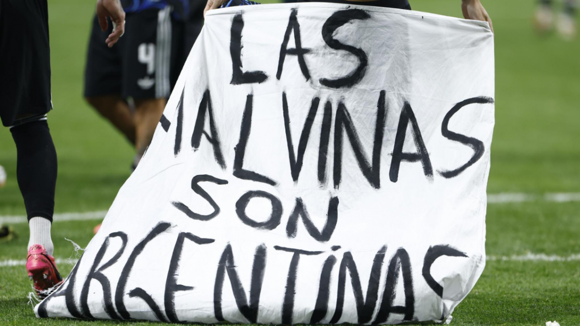 Imágenes inéditas revelan cómo bandera de Malvinas llegó a jugadores argentinos en Mundial