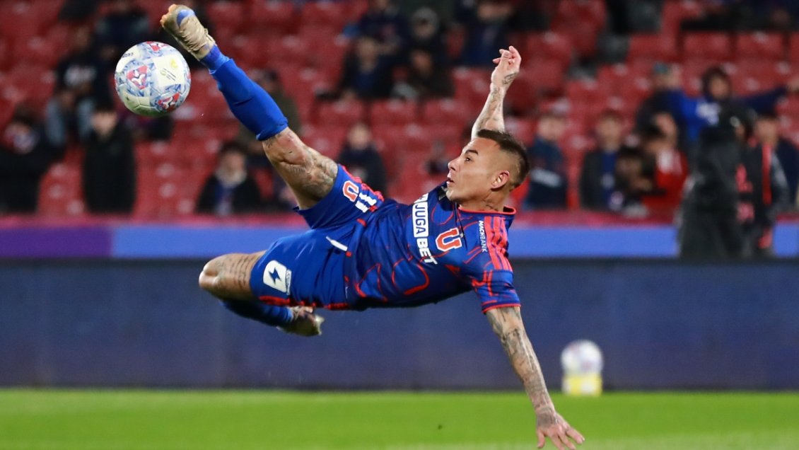 [VIDEO] Eduardo Vargas rompió la resistencia de Huachipato con una acrobacia