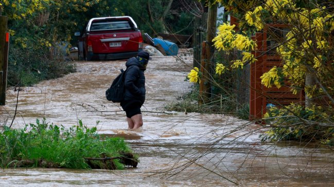 Chile suspends school classes in several regions due to severe storm damage