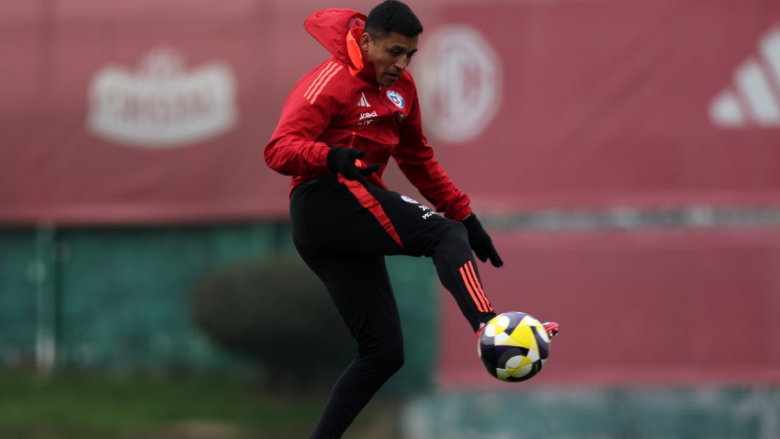 Alexis Sánchez hizo un guiño a Inglaterra mientras define su próximo club
