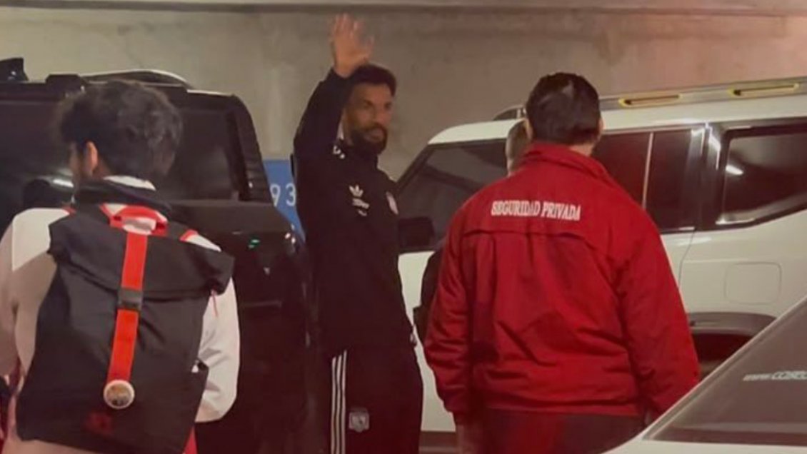 Vozinha inició sus exámenes médicos con indumentaria de Colo Colo