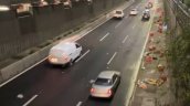 Alta congestión en la Autopista Central: carga de un camión de bebida cayó en plena ruta
