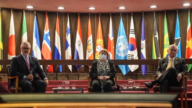 UN Race: Bachelet Participated with Former Chancellors in CEPAL Forum on Geopolitics