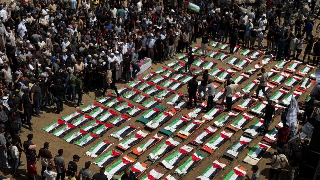 Gaza buries 112 relatives in largest single-family funeral