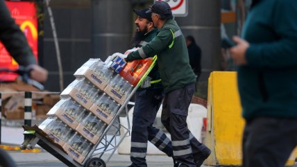 Senado inicia debate del proyecto que flexibiliza la semana laboral y afecta el pago de horas extra