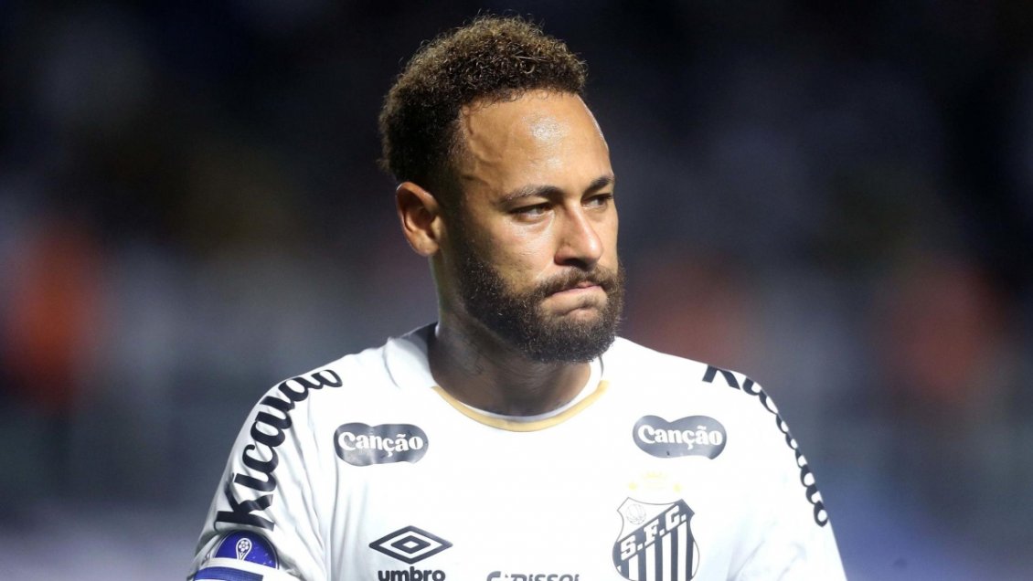 [VIDEO] Besos sarcásticos, gritos y furia rival: La noche de furia que vivió Neymar en clasificación de Santos