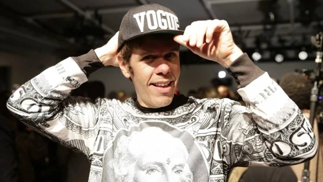 Perez Hilton fue hospitalizado tras autolesionarse en una transmisión en vivo