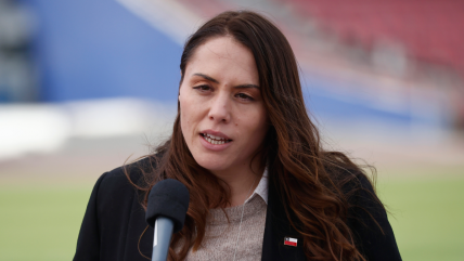   Ministra Duco defendió su gestión: El único que puede cuestionar mi permanencia es el Presidente 