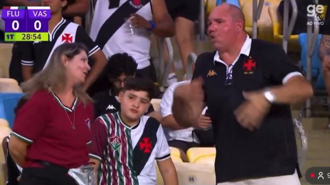   [VIDEO] Rivalidad y amor en el Maracaná: Pareja discutió con su hijo luciendo una camiseta dividida 