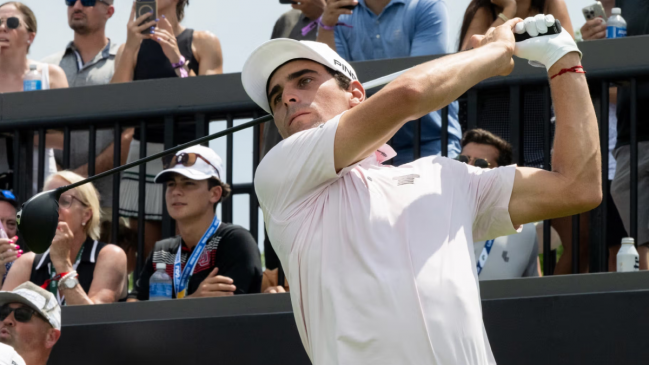 Joaquín Niemann Starts as Sole Leader at LIV Golf New York