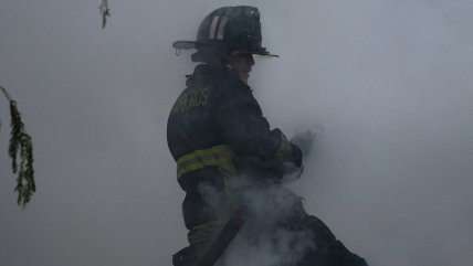 Incendio en domicilio provocó la muerte de dos adultos mayores en Recoleta