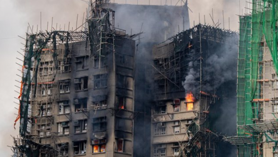 Colilla lanzada desató incendio que dejó 168 muertos en Hong Kong, sostiene investigación