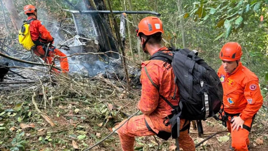 Cuatro personas murieron tras estrellarse un helicóptero en área boscosa de Río de Janeiro