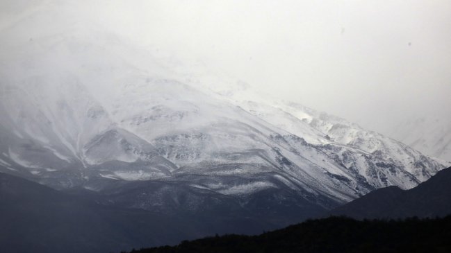 Over 2,000 isolated and 600 trucks stranded by snow in Lonquimay