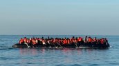 Una balsa con 230 personas cruza el canal de la Mancha, la cifra más alta en un solo viaje