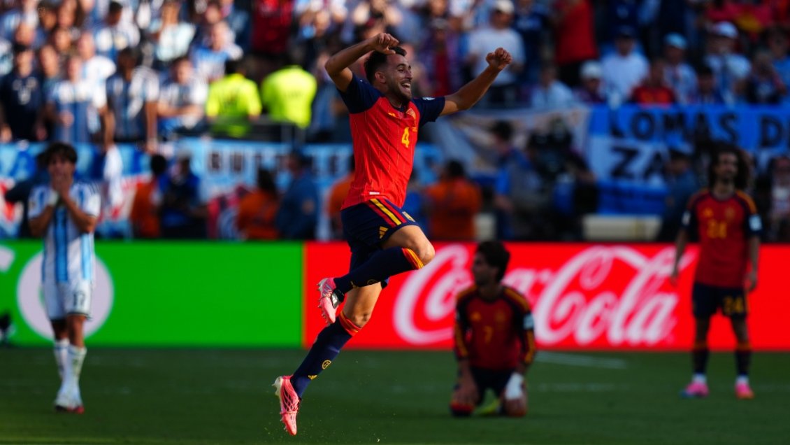 [VIDEO] El emotivo e inédito registro que revela la tensión en la banca de España durante la final ante Argentina