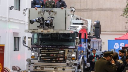   Gobierno de Santiago entregó costoso nuevo carro a Bomberos 