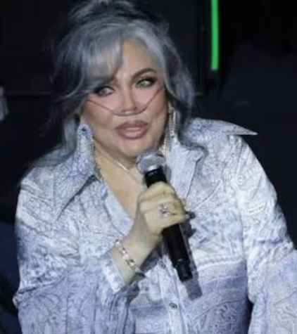 La actriz Verónica Castro llegó con un tanque de oxígeno a la graduación de su hijo Cristian La actriz Verónica Castro llegó con un tanque de oxígeno a la graduación de su hijo Cristian