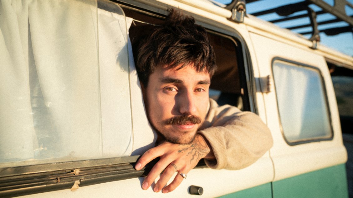 LARÓ adelanta su próximo álbum con el lanzamiento de 