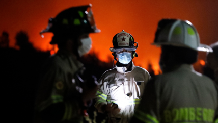   Impactante explosión durante combate de incendio dejó siete bomberos heridos en Viña del Mar 