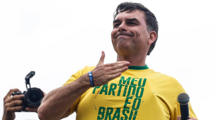 Bolsonaro inició su campaña con ataques a Lula y promesas de "recuperar la soberanía de Brasil"