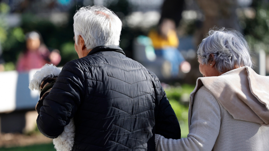 Crisis de natalidad en Chile: las comunas donde ya mueren más personas de las que nacen