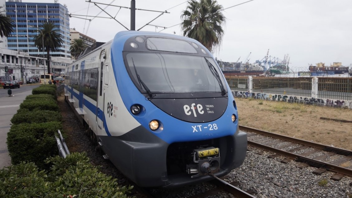 Metro Valparaíso: Asaltante hirió con un cuchillo a un pasajero y huyó rompiendo una ventana