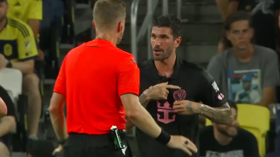 [VIDEO] De Paul le enrostró la estrella de campeón al árbitro en caída por goleada de Inter Miami