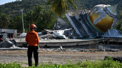   Suben las cifras por sismo indonesio: 70 muertos, 22.000 evacuados y falta de alimentos 