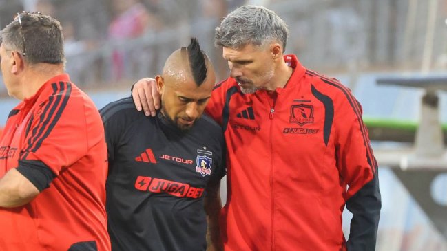 Colo Colo coach tests new formations, including Vidal in defense, for Superclásico