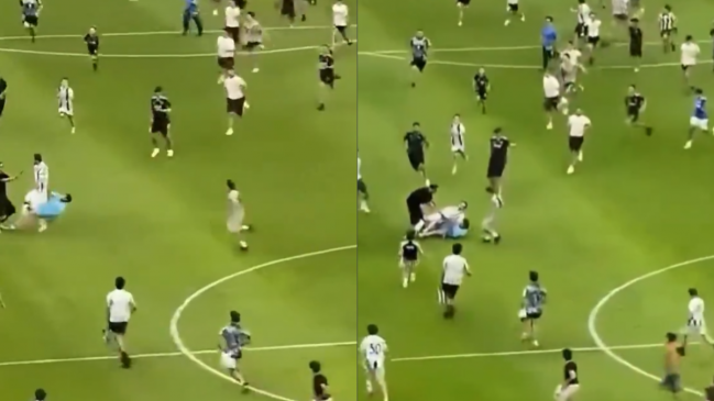   [VIDEO] ¡Insólito! Futbolista de Juventus se lesionó tras barrida de hincha que invadió la cancha 
