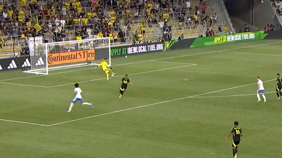 [VIDEO] Gillier protagonizó un blooper y anotó un autogol en el duelo de CF Montreal y Columbus Crew