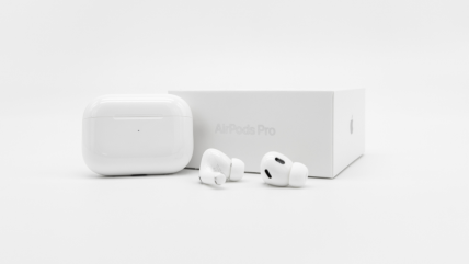 Apple filtró por error posibles AirPods con cámaras que estaría desarrollando