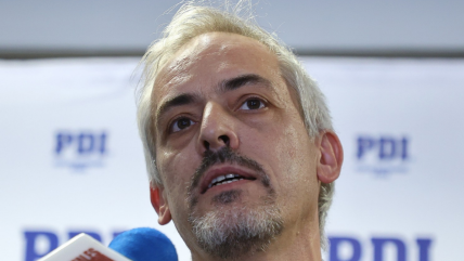 Dolorida renuncia de Thayer al Frente Amplio: acusa que lo dejaron solo mientras la derecha lo trataba de delincuente