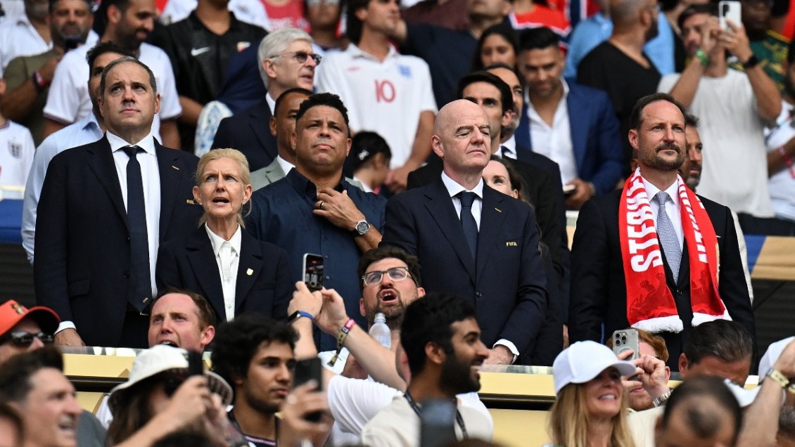 Aficionados de todo el mundo se agruparon y pidieron la renuncia de Infantino