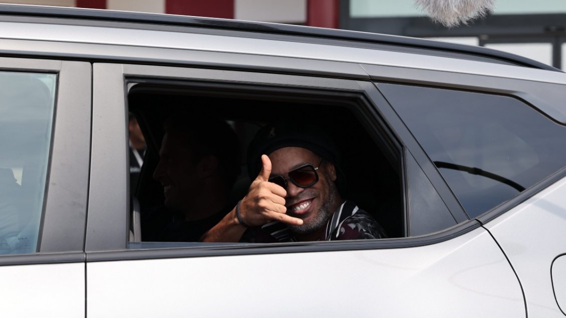 Ronaldinho aterrizó en Italia para su presentación como nuevo jugador de Ravenna
