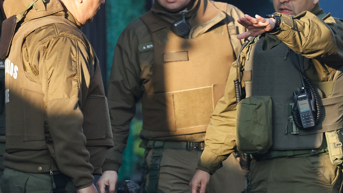 Denuncian vejaciones de Carabineros contra estudiantes durante procedimiento policial en liceo de Quellón