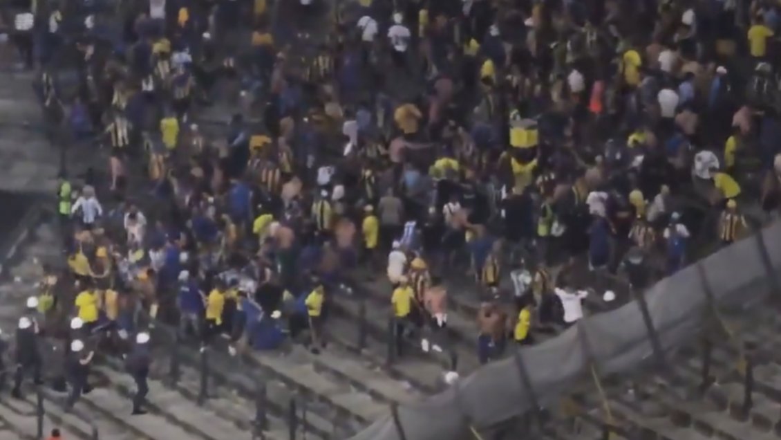 [VIDEO] Batalla campal entre hinchas de Rosario Central y policía brasileña