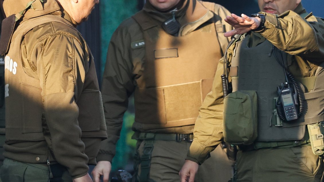 INDH evalúa acciones tras denuncia de procedimiento vejatorio de Carabineros en liceo de Quellón