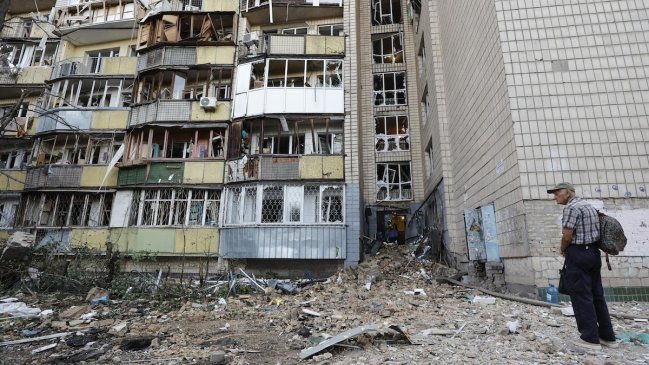 Missile and drone attacks kill civilians in Ukraine and Russia