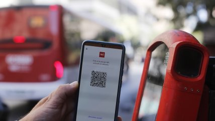 Reportan caída del sistema de pago con QR para el transporte público en Santiago
