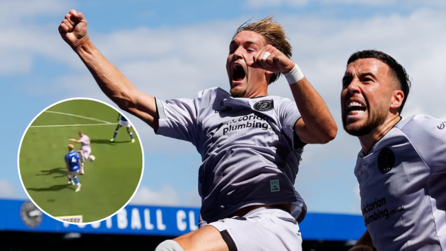   [VIDEO] Jugador de Bristol City marcó un golazo de taco ante Birmingham City 