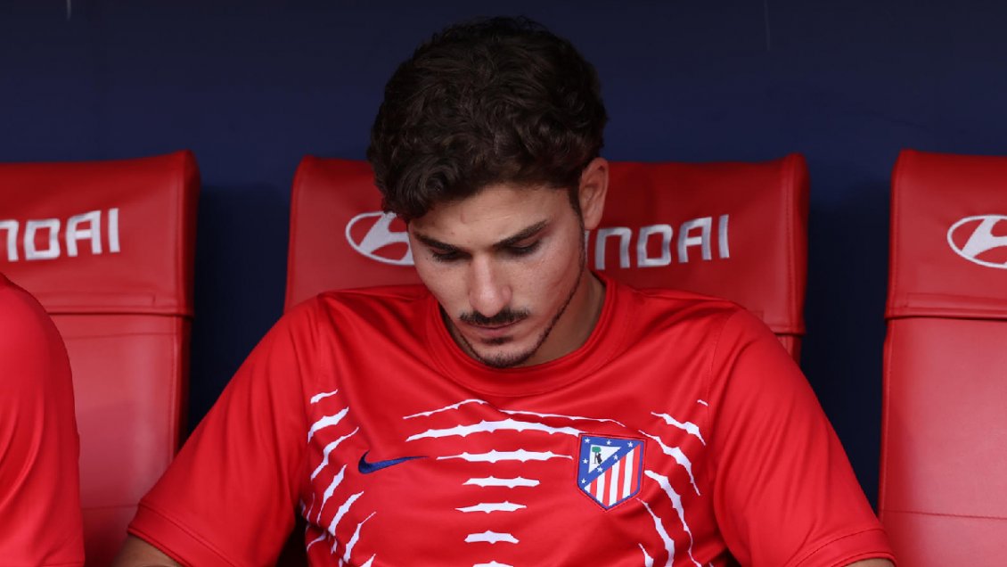 Julián Alvarez vivió una lluvia de pifias y se fue molesto tras empate de Atlético Madrid