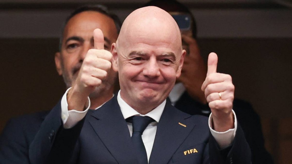 Samuel Eto'o respaldó a Infantino y pidió retomar proyecto para privatizar el Mundial
