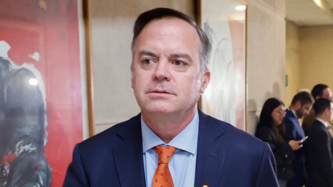Arrau no logró convencer a Matías Walker sobre la pertinencia de su reforma constitucional
