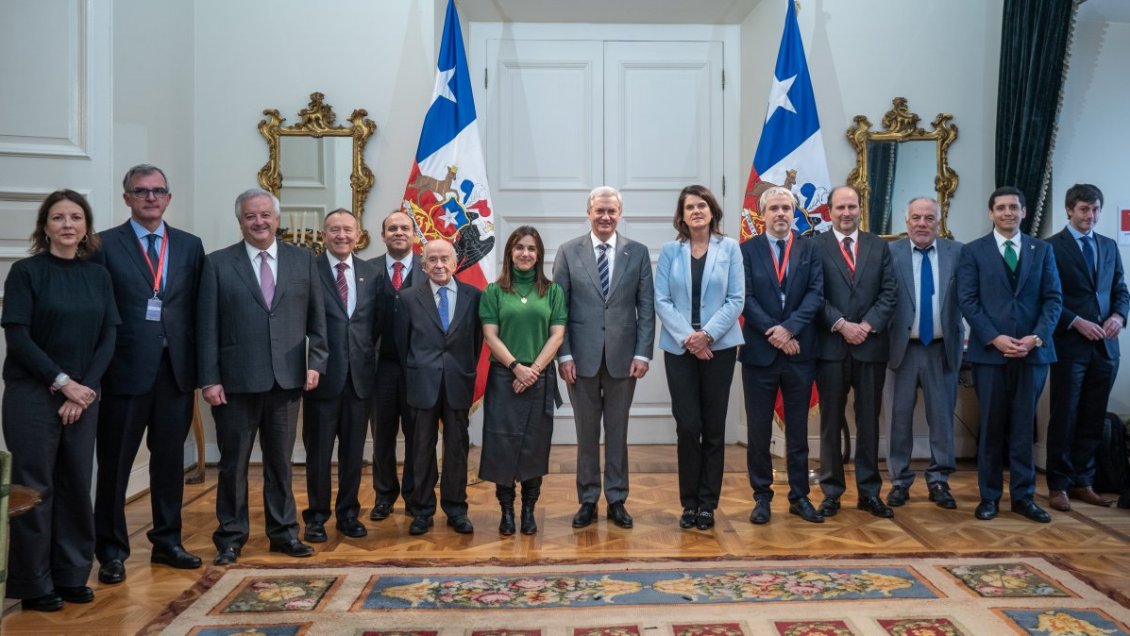 Dirigentes del Socialismo Democrático destacan en comisión que buscará reducir ministerios
