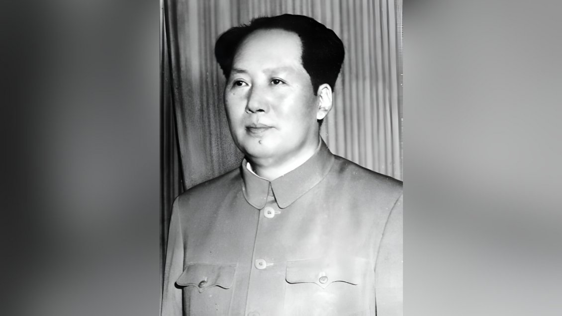 China condenó a tres años de cárcel a artista que creó esculturas satíricas sobre Mao