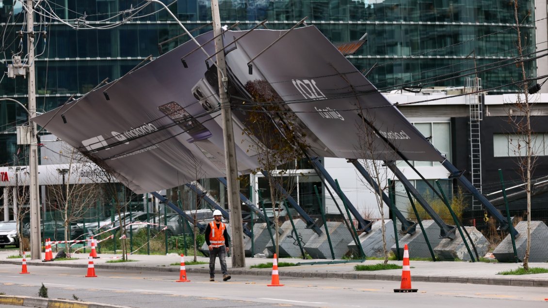Viento catabático: ¿Qué caracteriza al fenómeno que causó estragos en Santiago?